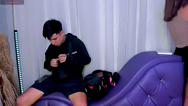 Yourslust  online show from November 7, 8:02 pm