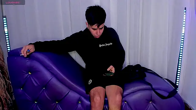 Yourslust  online show from November 8, 1:36 pm