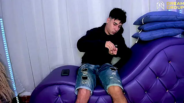 Yourslust  online show from October 31, 9:54 pm