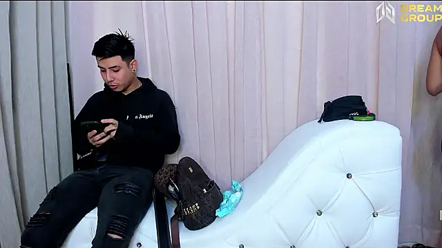 Yourslust  online show from March 24, 7:58 pm