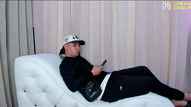 Yourslust  online show from March 26, 1:31 pm