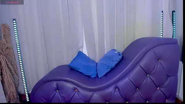 Yourslust  online show from December 5, 12:15 pm