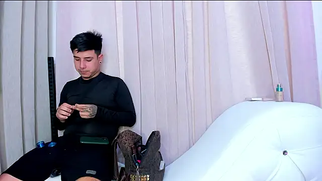 Yourslust  online show from March 22, 8:10 pm