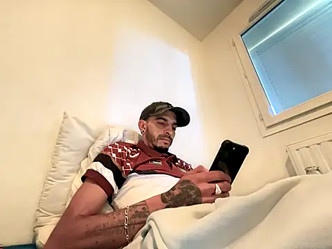 Snapshot of Rebeu313 chatting on October 2, 9:56 am Rebeu313 online show from October 2, 9:56 am