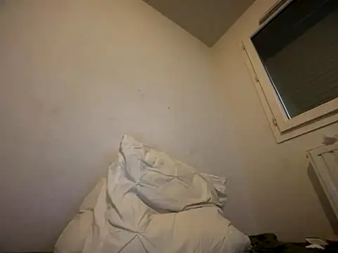 Snapshot of Rebeu313 chatting on November 30, 7:42 am Rebeu313 online show from November 30, 7:42 am