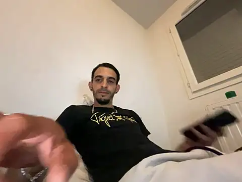 Snapshot of Rebeu313 chatting on October 11, 7:04 pm Rebeu313 online show from October 11, 7:04 pm