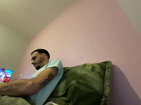 Rebeu313 online show from March 18, 11:16 pm