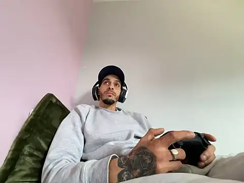 Rebeu313 online show from February 23, 11:00 am