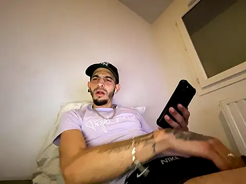 Rebeu313 online show from December 15, 4:57 pm