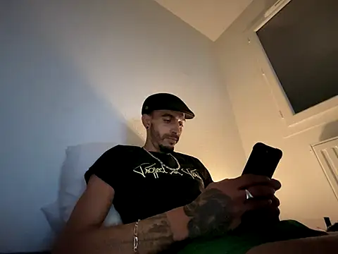 Snapshot of Rebeu313 chatting on October 1, 3:44 am Rebeu313 online show from October 1, 3:44 am