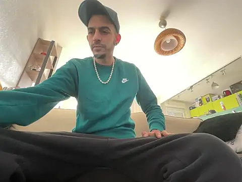 Snapshot of Rebeu313 chatting on January 24, 1:14 pm Rebeu313 online show from January 24, 1:14 pm