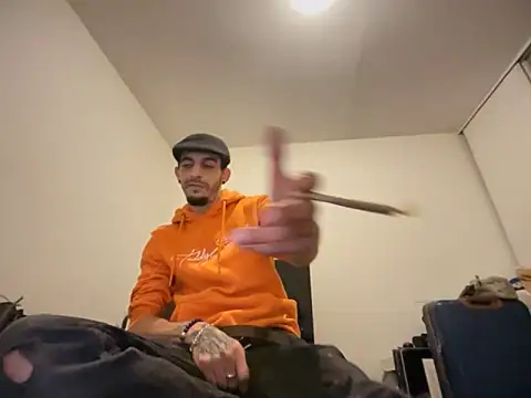 Snapshot of Rebeu313 chatting on November 9, 2:48 am Rebeu313 online show from November 9, 2:48 am