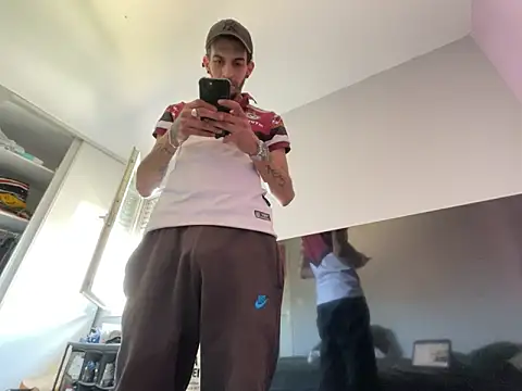 Rebeu313 online show from February 26, 1:55 pm