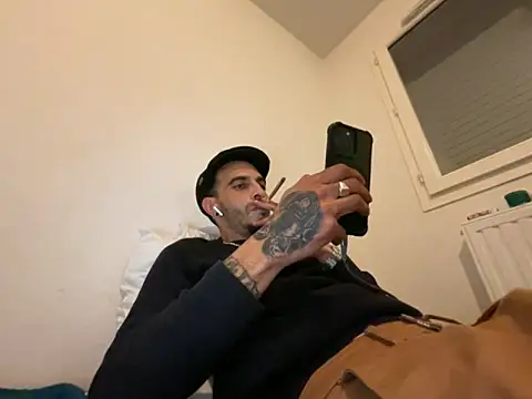 Snapshot of Rebeu313 chatting on October 13, 9:38 pm Rebeu313 online show from October 13, 9:38 pm