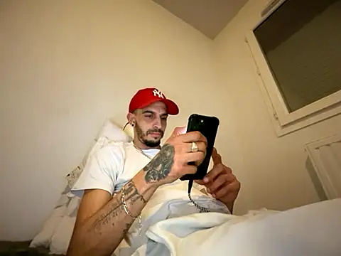 Snapshot of Rebeu313 chatting on November 29, 6:41 pm Rebeu313 online show from November 29, 6:41 pm