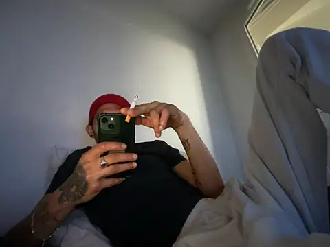 Snapshot of Rebeu313 chatting on November 14, 9:57 am Rebeu313 online show from November 14, 9:57 am