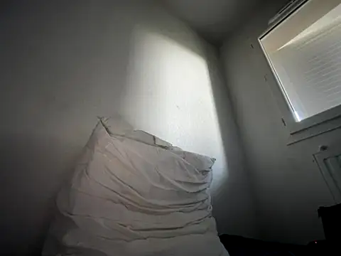 Snapshot of Rebeu313 chatting on November 16, 2:33 pm Rebeu313 online show from November 16, 2:33 pm