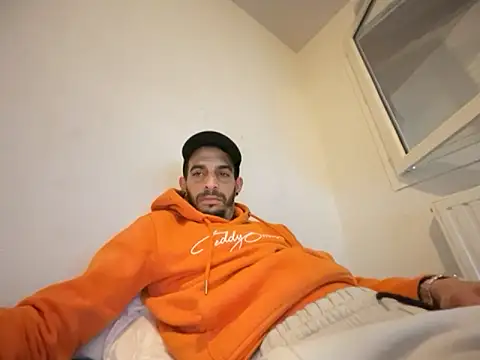 Snapshot of Rebeu313 chatting on November 5, 4:32 pm Rebeu313 online show from November 5, 4:32 pm