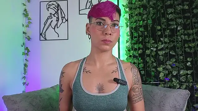 MiaMorgan  online show from February 3, 1:05 pm