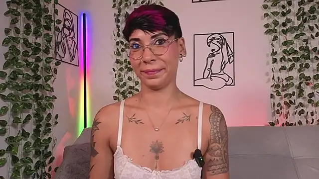 Snapshot of MiaMorgan_ chatting on June 25, 12:43 pm MiaMorgan online show from June 25, 12:43 pm