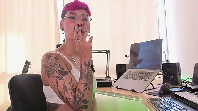 MiaMorgan  online show from December 14, 2:00 pm