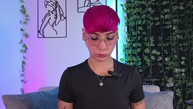 MiaMorgan  online show from February 13, 2:50 pm