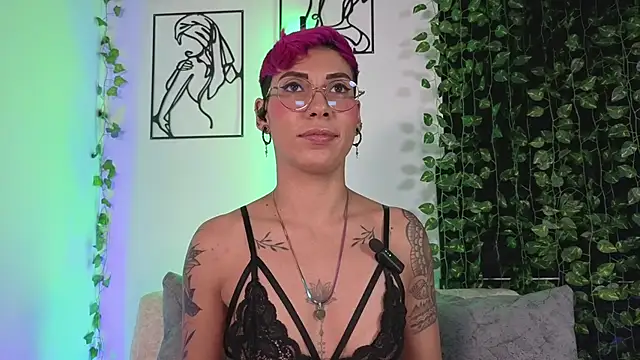 MiaMorgan  online show from December 19, 4:53 pm