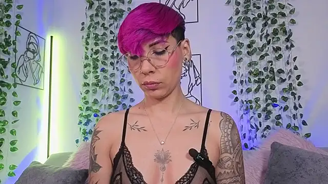 Snapshot of MiaMorgan_ chatting on April 23, 2:08 pm MiaMorgan online show from April 23, 2:08 pm