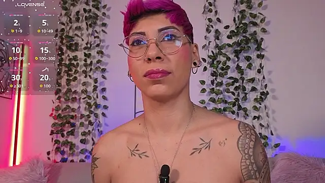 MiaMorgan  online show from March 7, 12:10 pm