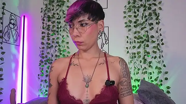 Snapshot of MiaMorgan_ chatting on June 6, 4:12 pm MiaMorgan online show from June 6, 4:12 pm