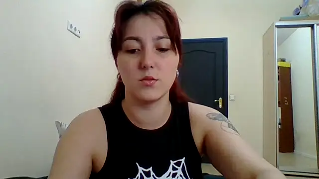 Snapshot of MiaStika chatting on March 11, 5:02 pm MiaStika online show from March 11, 5:02 pm