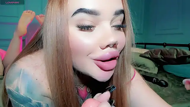 Snapshot of Aira_vi chatting on January 1, 4:50 pm Aira vi online show from January 1, 4:50 pm