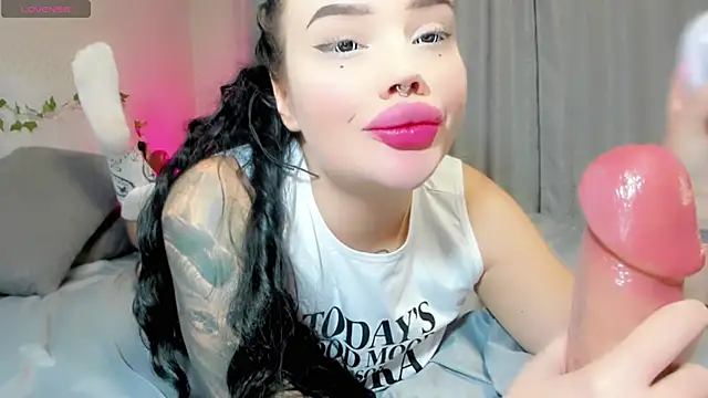 Snapshot of Aira_vi chatting on October 13, 2:07 pm Aira vi online show from October 13, 2:07 pm