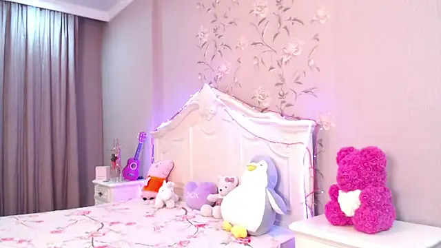 lilianbee online show from April 2, 8:04 pm