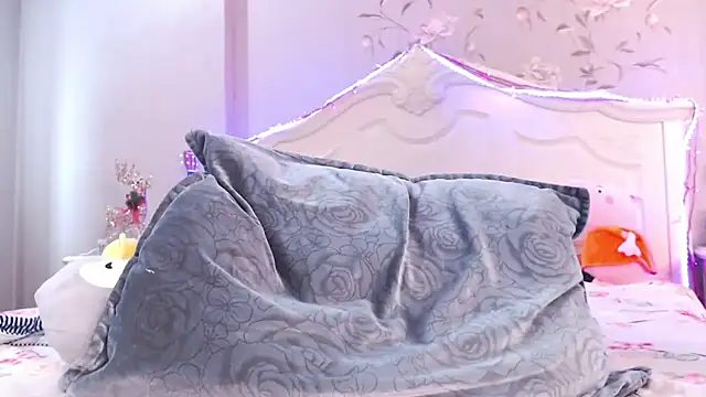 lilianbee online show from March 22, 5:10 am