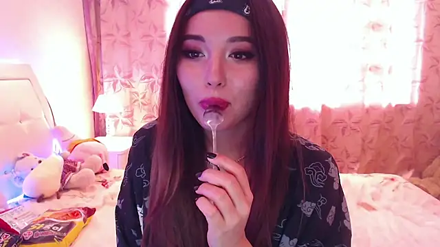lilianbee online show from May 6, 6:28 am
