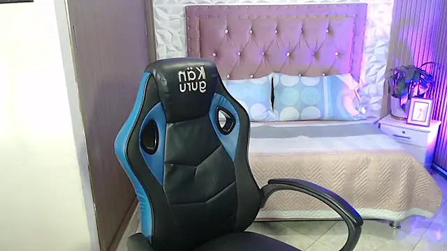 Perla prg online show from March 21, 1:59 pm