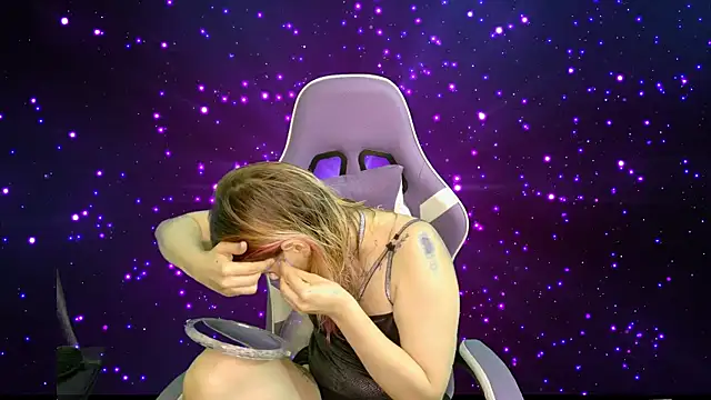 Snapshot of Dolce--Mia---Bianchi__07 chatting on February 28, 5:04 am Dolce--Mia---Bianchi 07 online show from February 28, 5:04 am