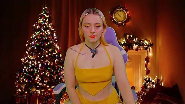 Snapshot of Dolce--Mia---Bianchi__07 chatting on December 3, 6:47 am Dolce--Mia---Bianchi 07 online show from December 3, 6:47 am