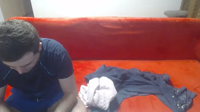 Snapshot of AngelAndDevil92 chatting on January 28, 5:56 pm AngelAndDevil92 online show from January 28, 5:56 pm