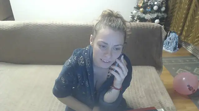 Snapshot of AngelAndDevil92 chatting on December 14, 4:19 pm AngelAndDevil92 online show from December 14, 4:19 pm