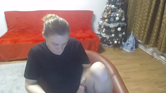 Snapshot of AngelAndDevil92 chatting on December 23, 9:40 pm AngelAndDevil92 online show from December 23, 9:40 pm