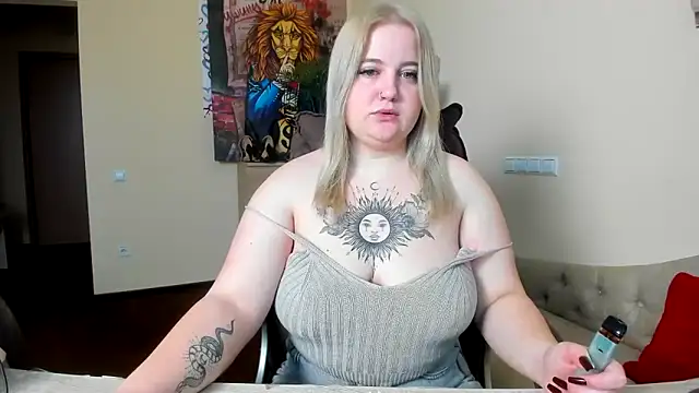 Snapshot of Doliss chatting on October 4, 6:59 am Doliss online show from October 4, 6:59 am