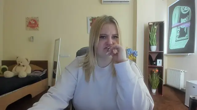 Snapshot of Doliss chatting on December 4, 7:07 am Doliss online show from December 4, 7:07 am