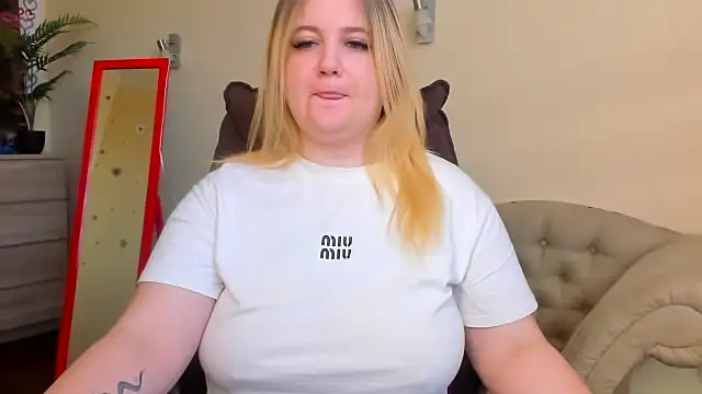 Snapshot of Doliss chatting on September 17, 6:15 am Doliss online show from September 17, 6:15 am