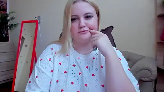 Snapshot of Doliss chatting on November 19, 7:19 am Doliss online show from November 19, 7:19 am