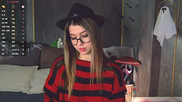 Sara Lewiis online show from October 31, 4:58 pm