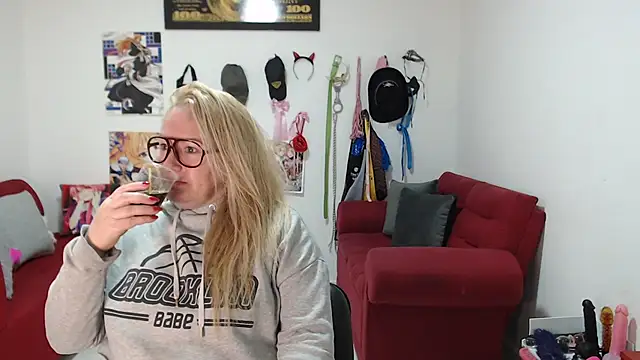 Snapshot of emperabigbootybigass chatting on October 17, 12:18 pm emperabigbootybigass online show from October 17, 12:18 pm