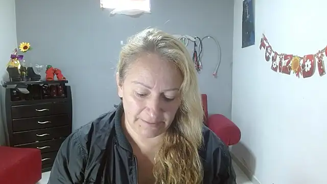 Snapshot of emperabigbootybigass chatting on March 17, 12:25 pm emperabigbootybigass online show from March 17, 12:25 pm