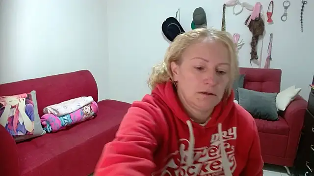 emperabigbootybigass online show from March 9, 12:30 pm